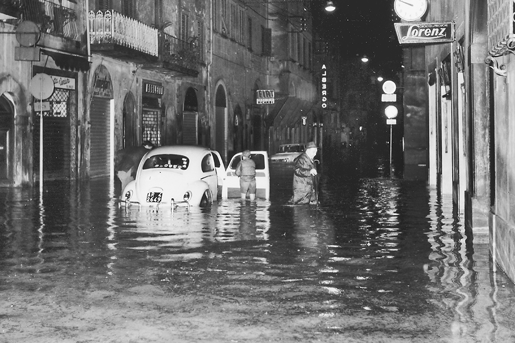 1996 3 Novembre Alluvione a Montevarchi - Ph. Gastone Rotesi - Arch. Comune Montevarchi
