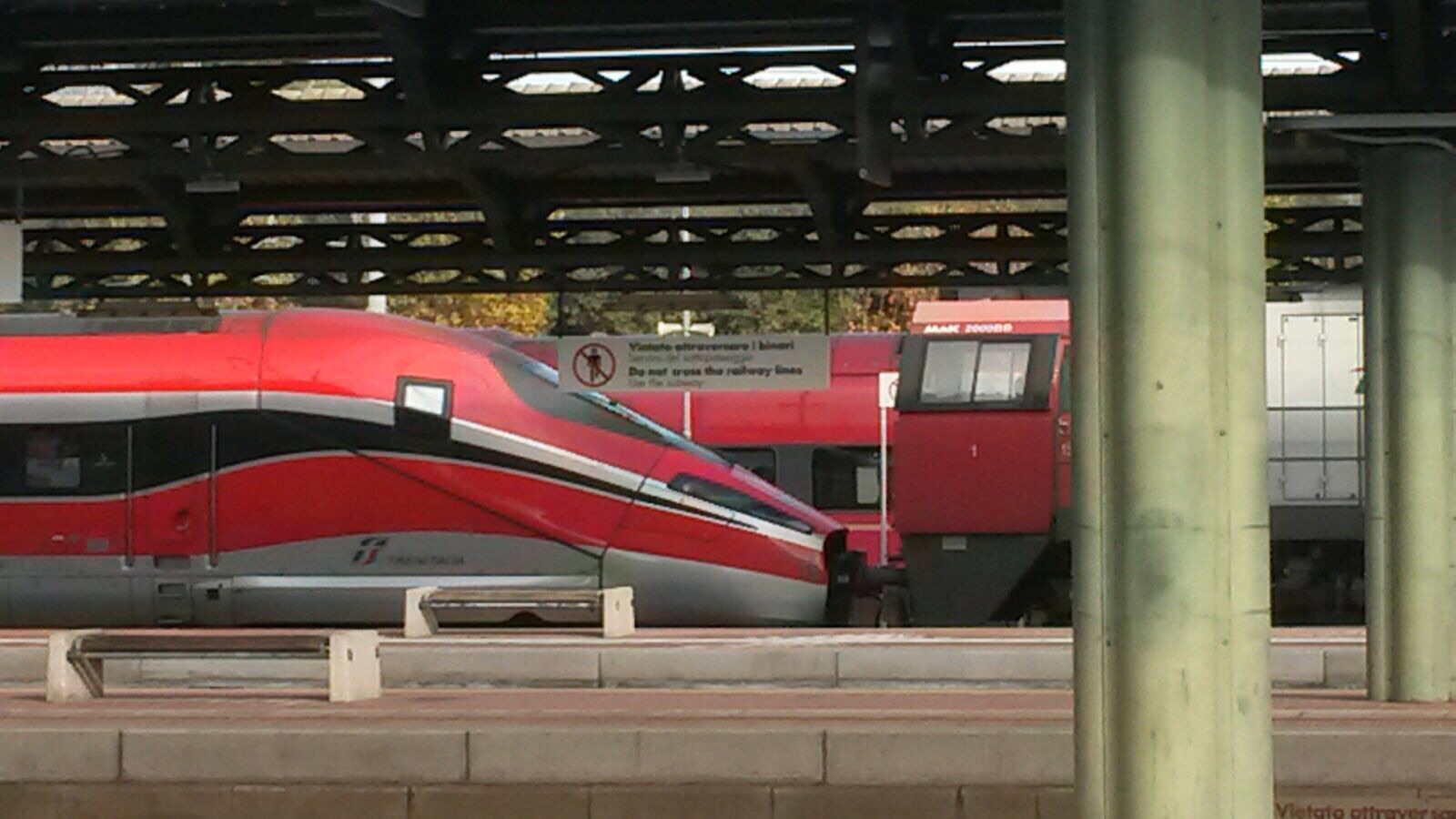 Caos treni, il giorno dopo continuano le polemiche. Trenitalia risponde