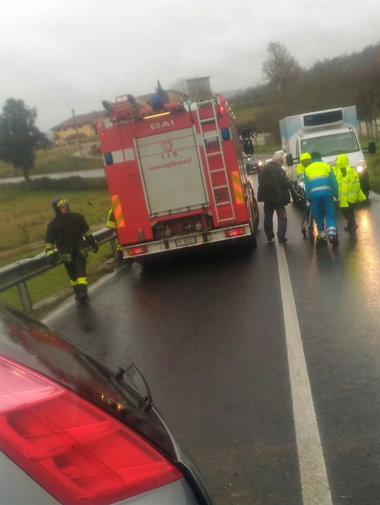 Incidente a Poggio Bagnoli, due persone estratte dai Vigili del fuoco e